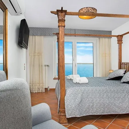 Perched Atop Of The Cliff In Costa Brava - What'app - 0034-658-266-820 - For Reservations! 别墅 滨海略雷特